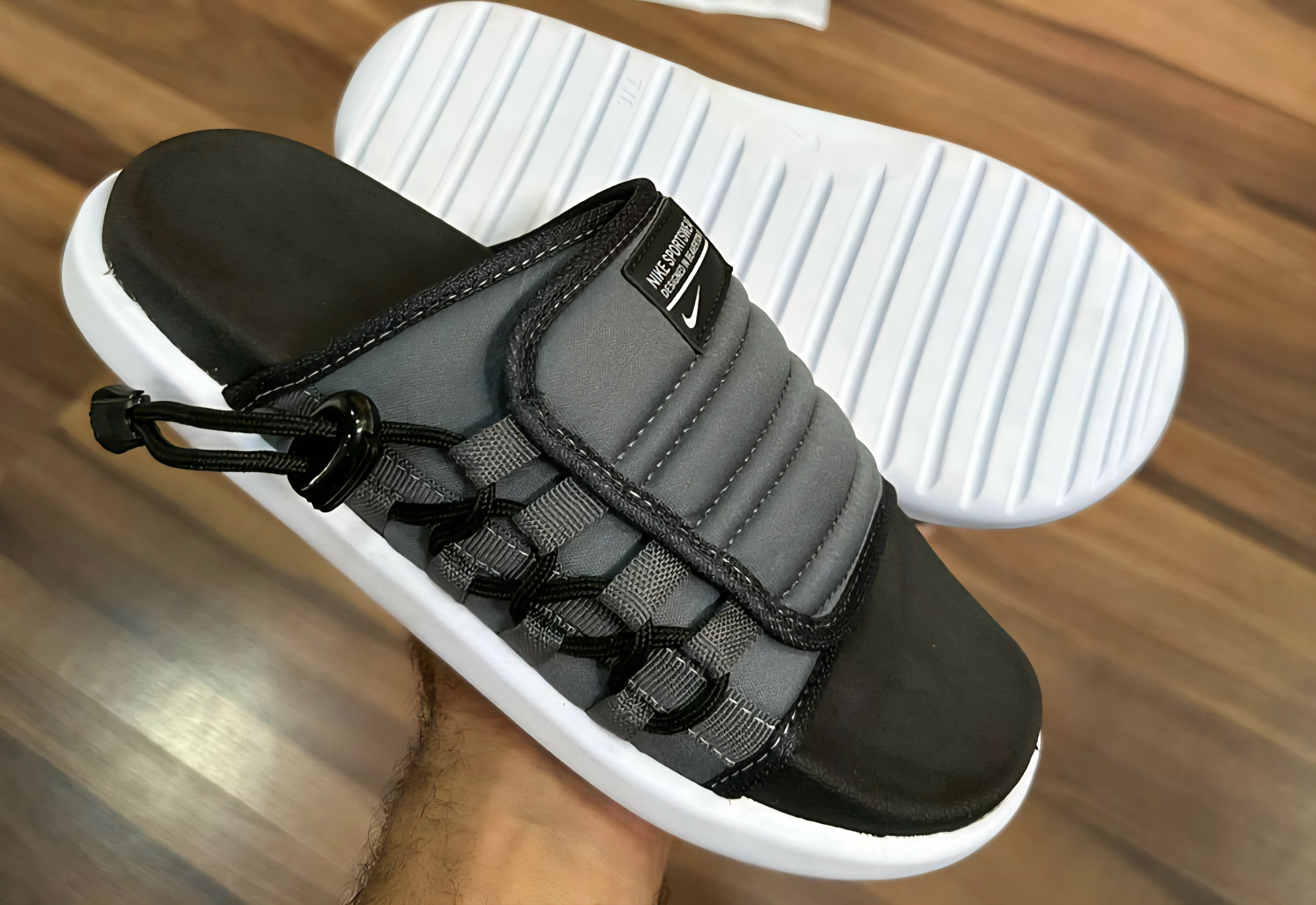 Chinelo Nike Asuna Slide - Preto e Branco
