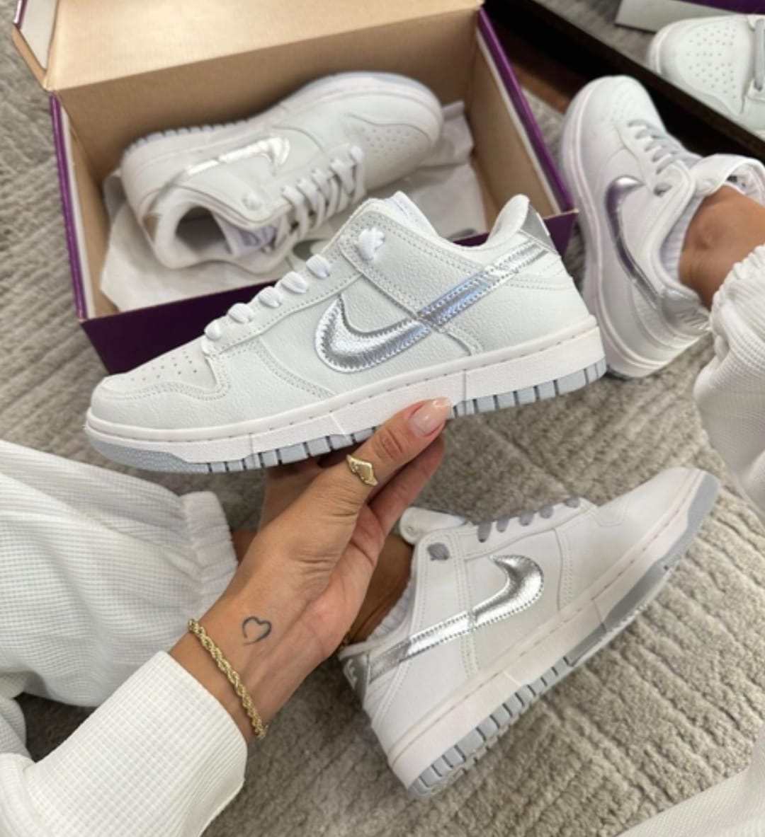 Tênis Nike Air Force 1 - Branco com acabamento em Cinza