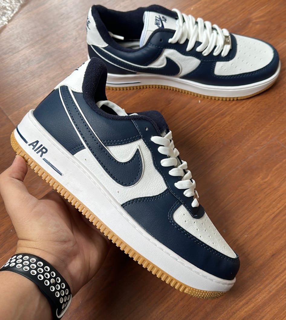Tênis Nike Air Force 1 - Branco e Azul Marinho