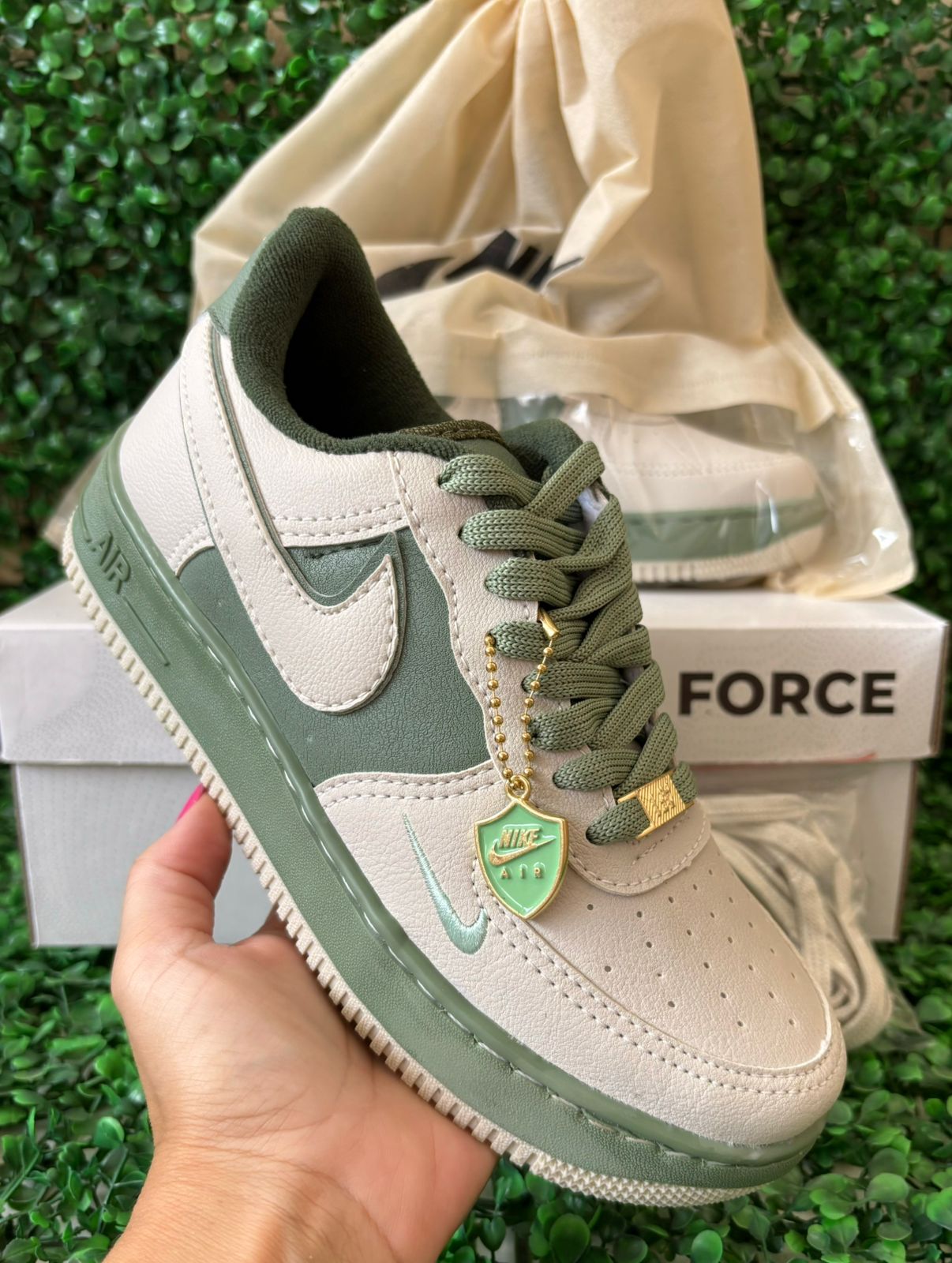 Tênis Nike Air Force 1 - Bege e Verde Luxo