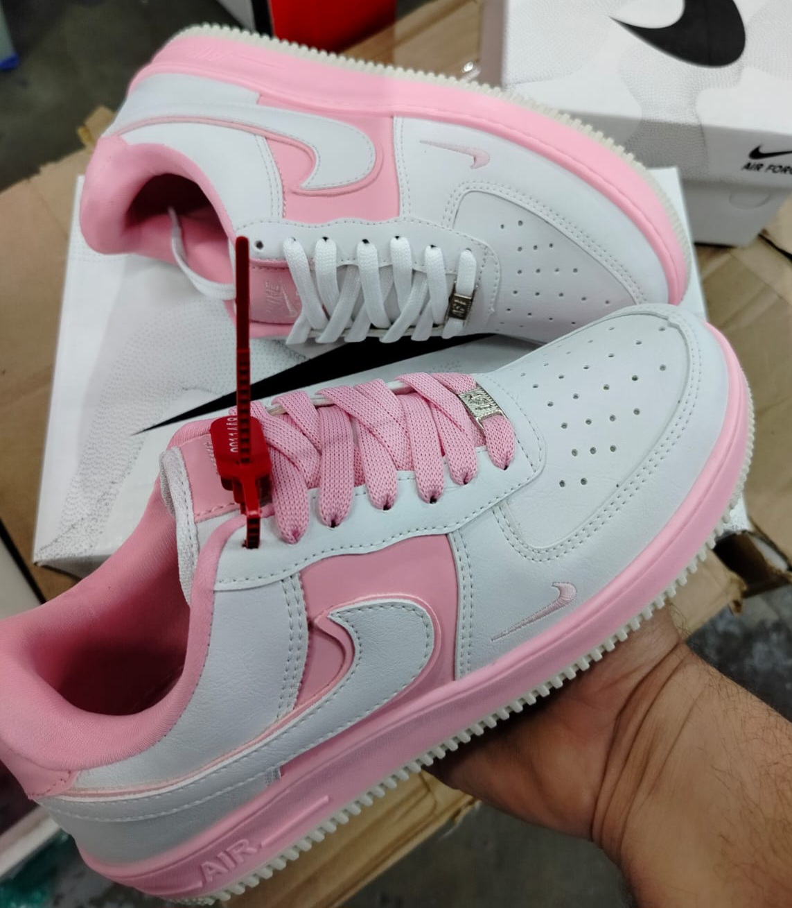 Tênis Nike Air Force 1 - Branco e Rosa Classic