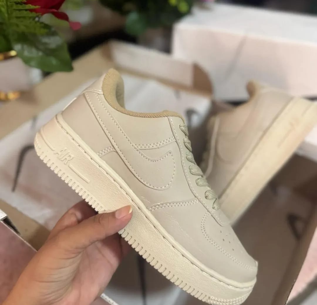 Tênis Nike Air Force 1 - Bege