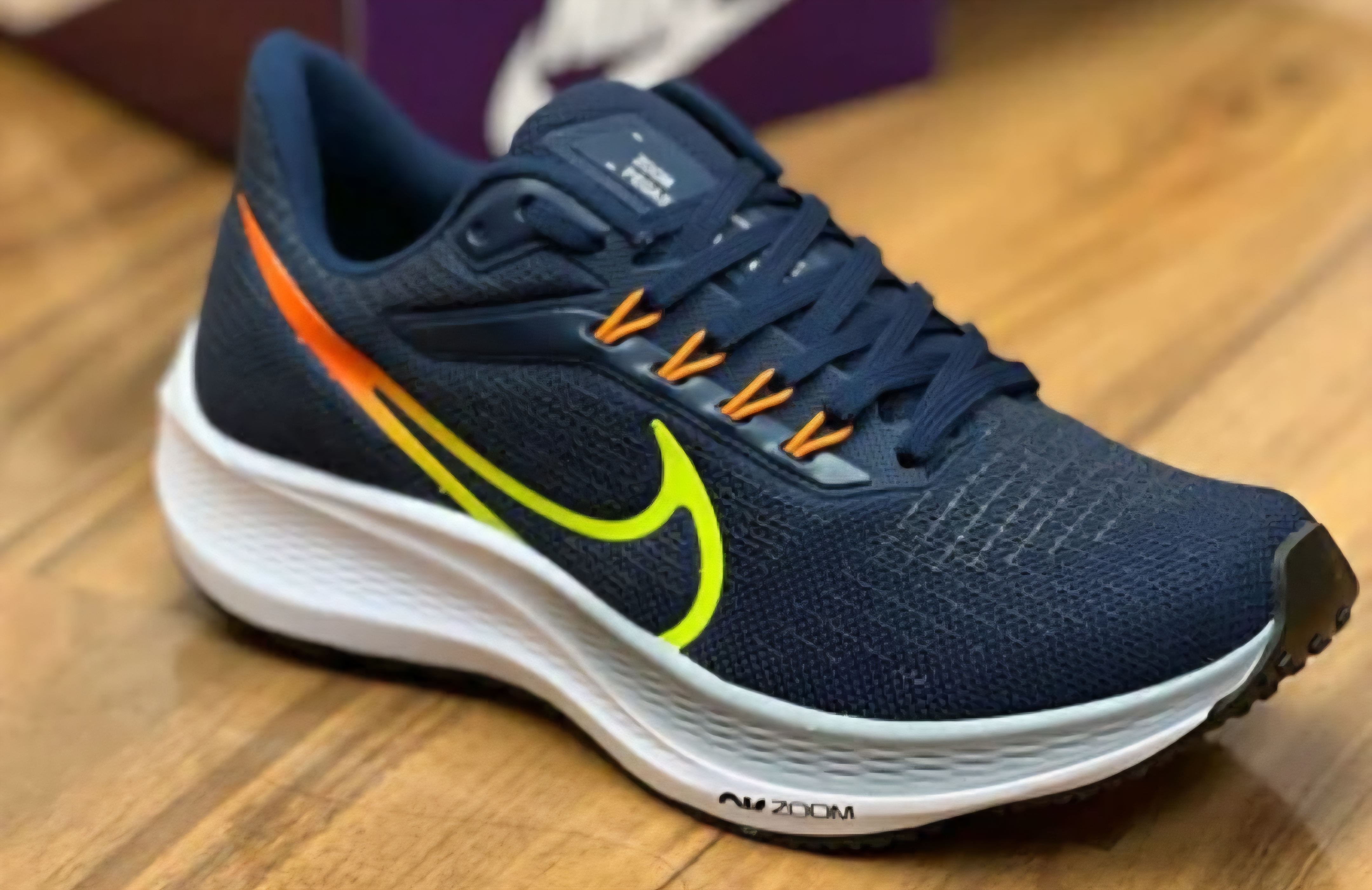 Tênis Nike Zoom Pegasus 39 - Azul Marinho com Acabamento em Laranja