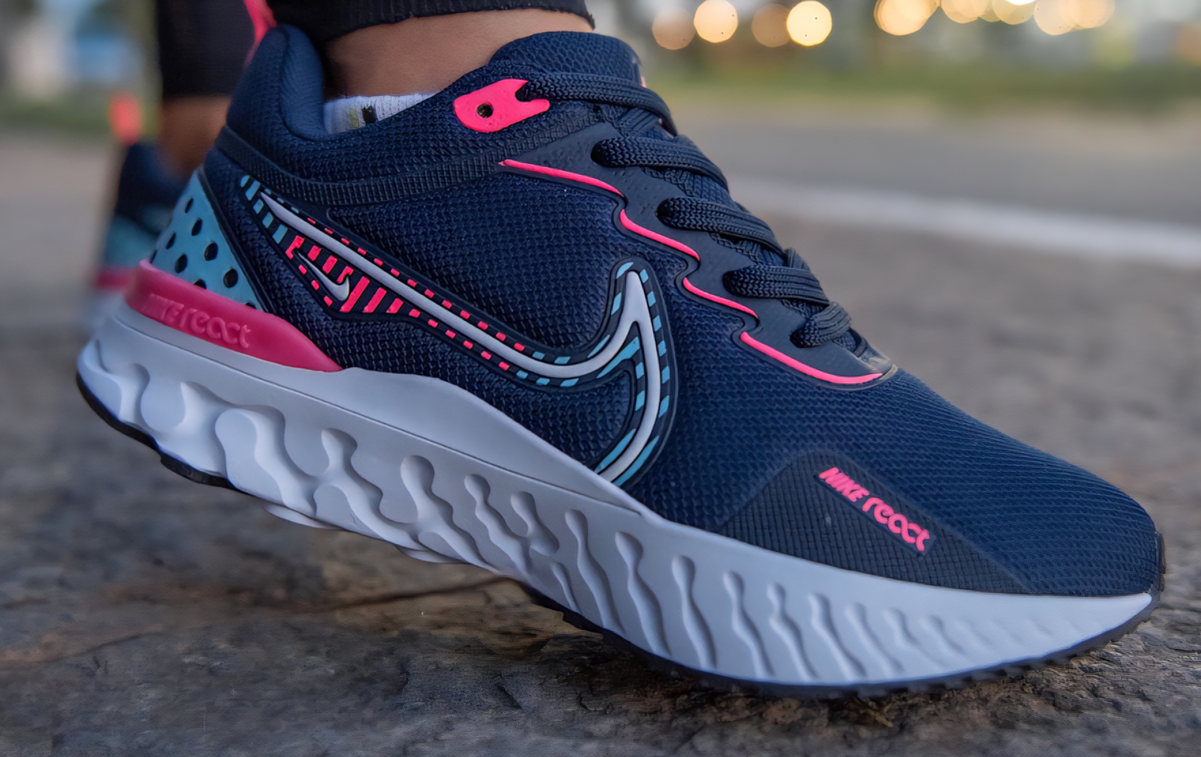 Nike React – Azul e Rosa