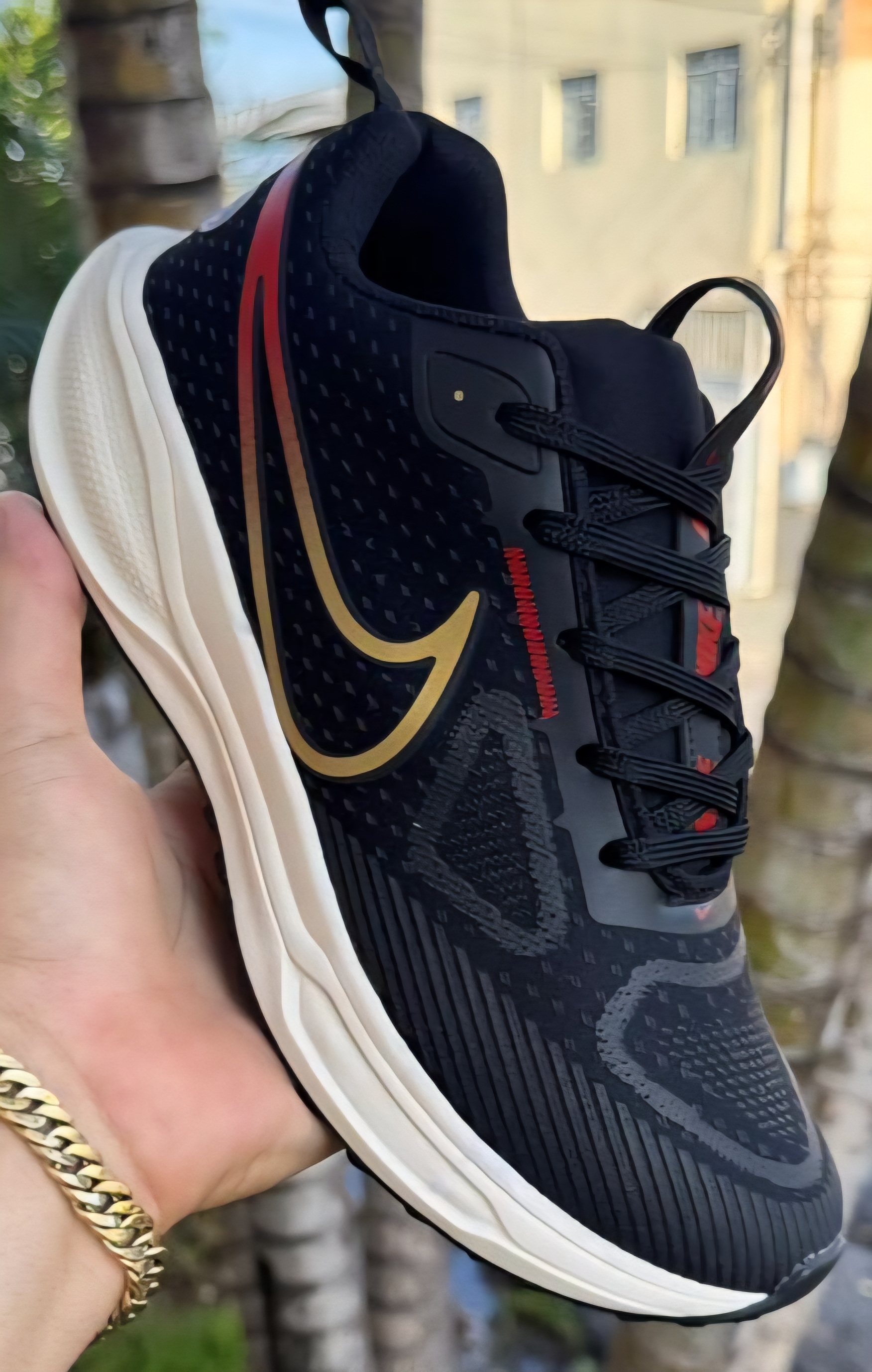 Nike Esporte – Preto e Dourado