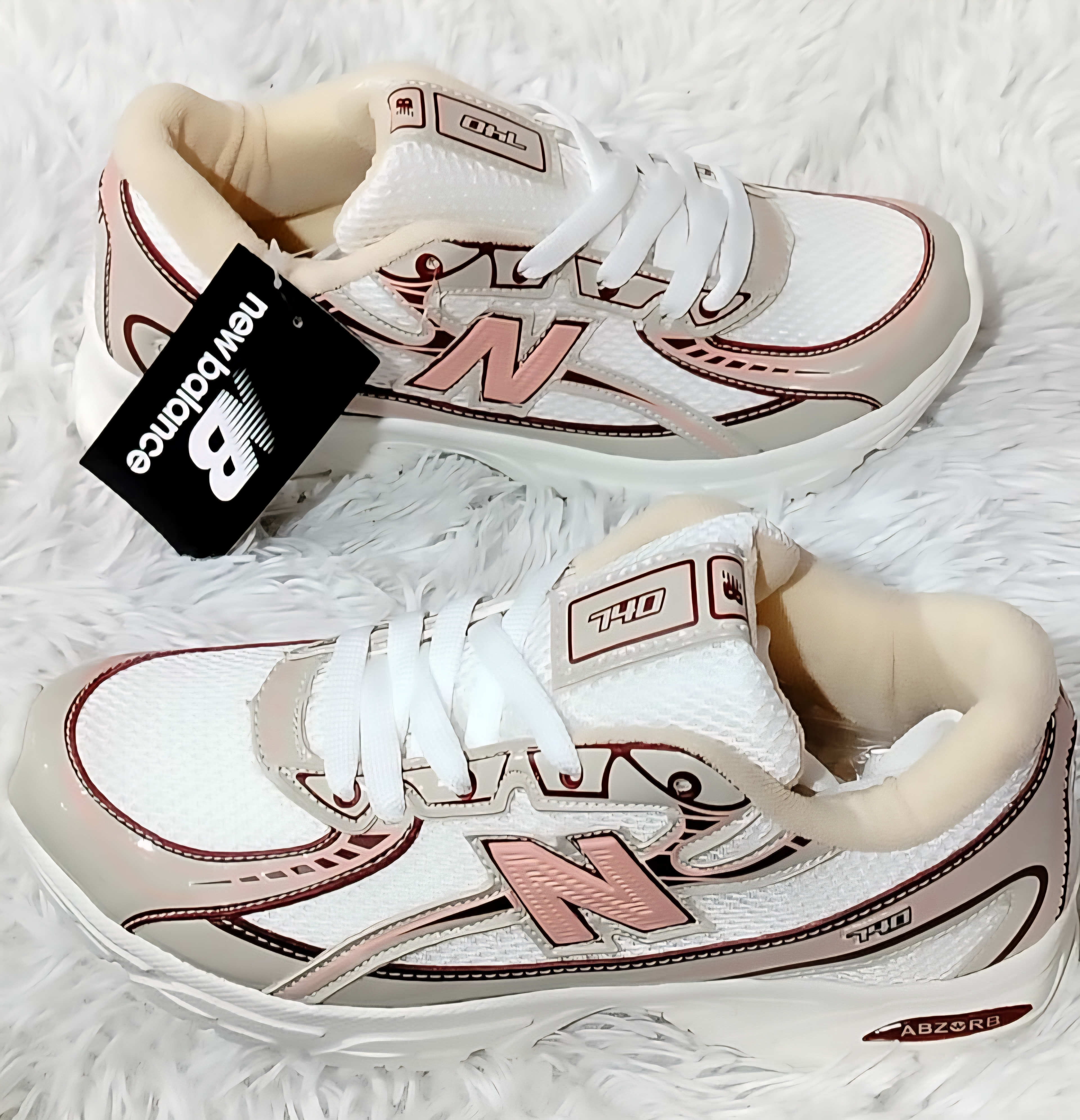New Balance 740 - Branco e Nude