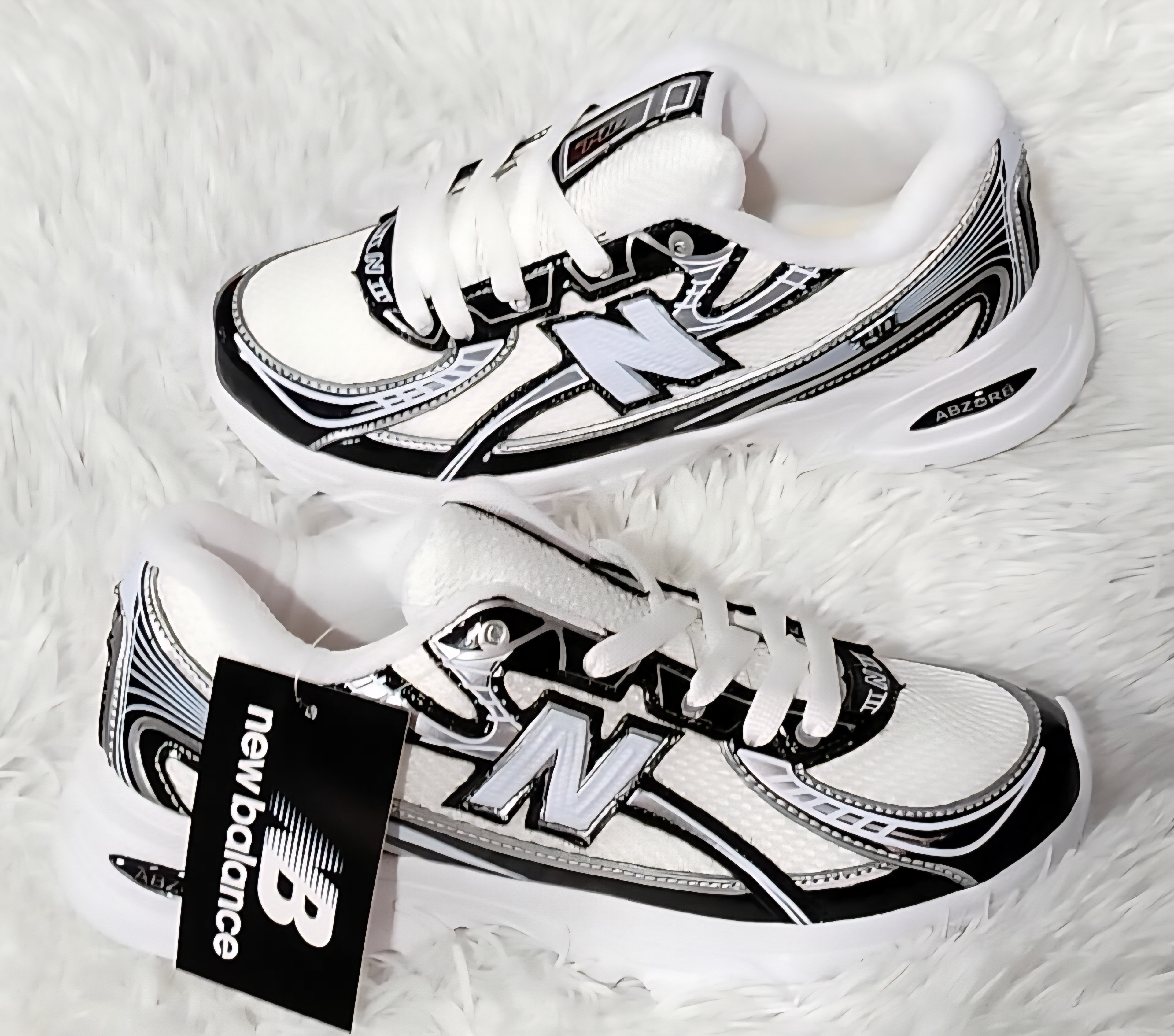 New Balance 740 - Branco e Preto