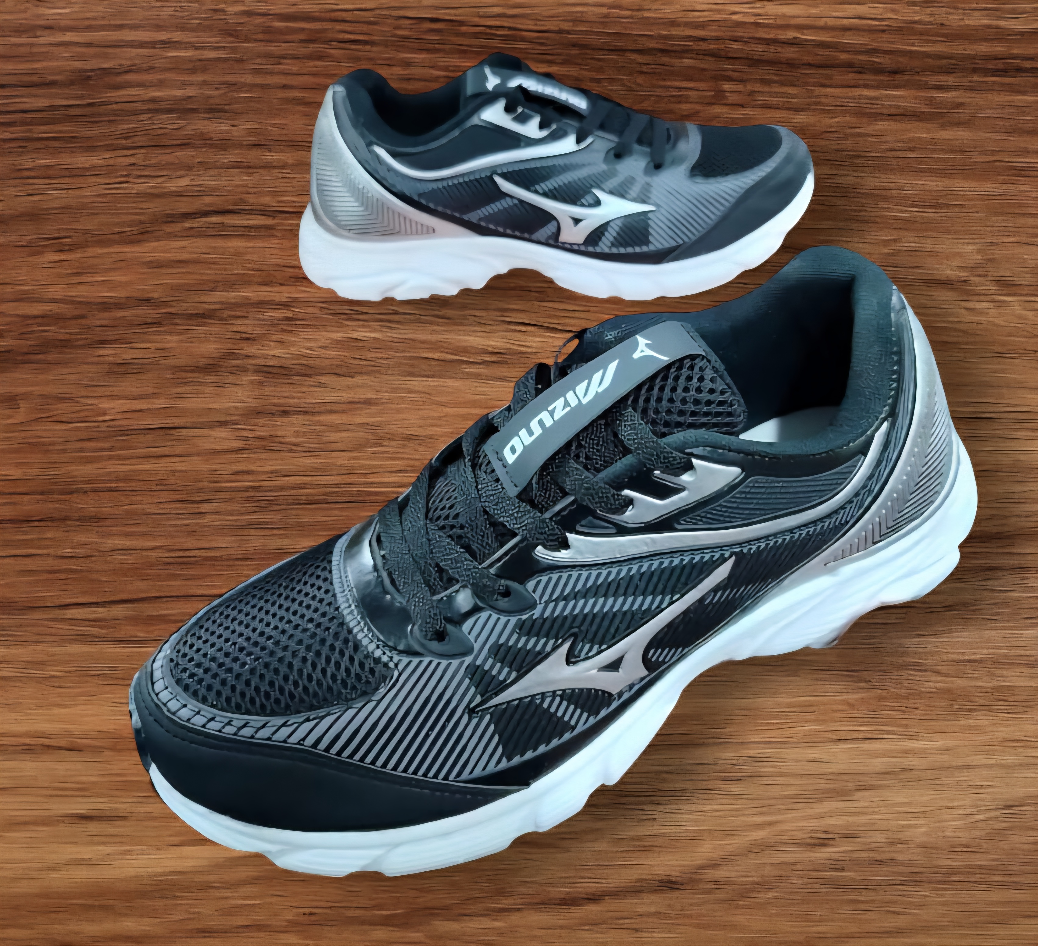 Mizuno Wave Preto e Branco (Numerações Especiais) 